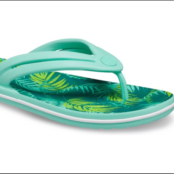 Women’s Crocs Crocband Flip Flops Thongs Sandals Tropical Palm Tree 207178-94S - Picture 3 of 8
